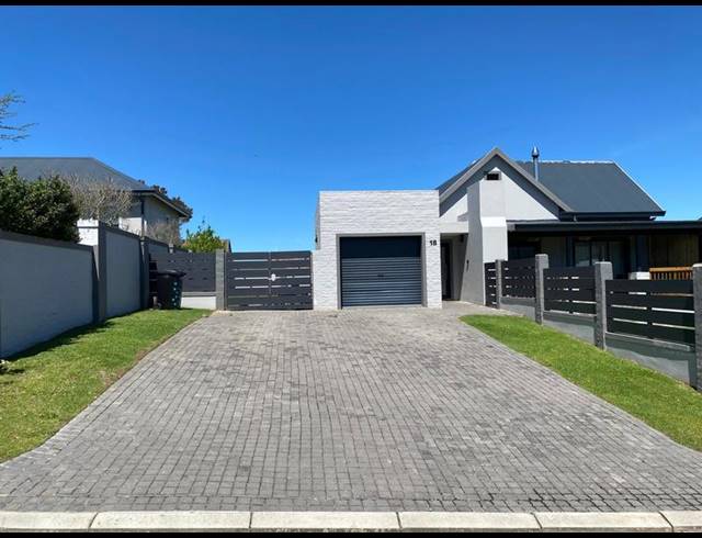 3 BEDROOM HOUSE FOR SALE IN BLUE MOUNTAIN VILLAGE